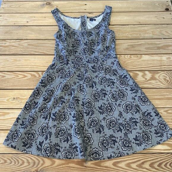 American Eagle Outfitters Dresses & Skirts - American Eagle Outfitters Floral Cut Out Back Sleeveless Dress Size 0 Black